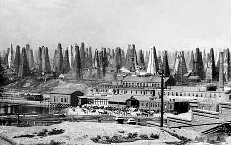 Ruotsalaisen Nobelin suvun omistaman Branobel-yhtiön öljykenttä Bakussa 1890-luvulla.