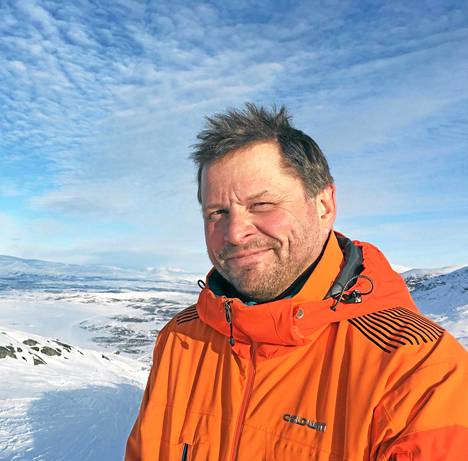 Ismo Apell oli viettämässä syntymäpäiväänsä ja hiihtolomaa perheensä kanssa lasketellen aurinkoisissa maisemissa Riksgränsenillä.