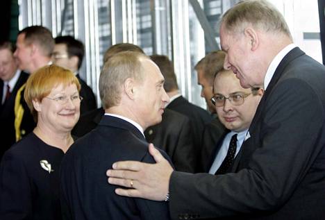 Presidentit Tarja Halonen ja Vladimir Putin sekä eduskunnan puhemies Paavo Lipponen vierailivat Pietarin jätevedenpuhdistamon avajaisissa vuonna 2005.