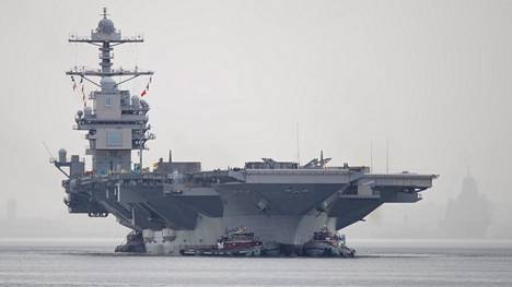 Lentotukilalus USS Gerald R. Ford siirtyi Norfolkin laivastotukikohdasta läheiselle Newport Newsin telakalle modernisointi- ja huoltotöitä varten elokuussa 2021.