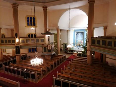 Eilen jouluaaton hartaudessa Rautjärven kirkko esiintyi sen kaikessa kauneudessaan ja tunnelmallisuudessaan.