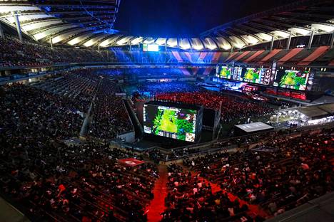 Jalkapallon MM-kisoista tutulle Soulin Sangam-stadionille saapui lähes 40 000 ihmistä seuraamaan League of Legendsin MM-finaalia vuonna 2014.