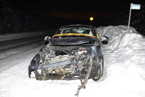 Jälki oli rumaa kolmen auton kolarissa Oulussa tammikuussa.