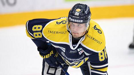 Jesper Kokkonen pelaa SHL:ää. Hän edustaa HV71-joukkuetta.