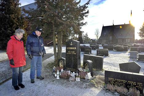 Olli Lindholmin eno ja isähahmo paljastaa ensi kertaa laulajan todellisen  kuolinsyyn - Musiikki - Ilta-Sanomat