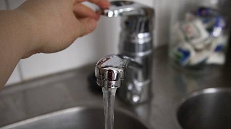 Sauvon Vesihuolto Oy korotti asiakkaidensa vesimaksuja reippaalla kädellä vuonna 2019. Yhtiö voi joutua hyvittämään korotuksia takaisin.