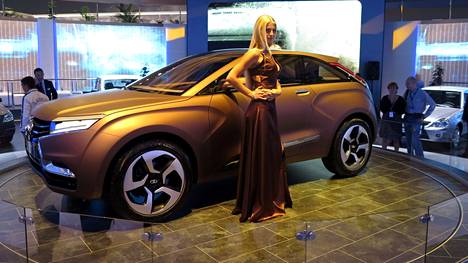 Ilta-Sanomat tutustui Lada XRAY:n prototyyppiin Moskovassa vuonna 2012. Tuotantoon auto tuli vuonna 2015.