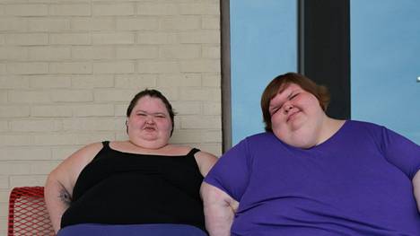 Amy (vas.) ja Tammy Slatonin elämää on seurattu Satakiloiset siskot -sarjasa vuodesta 2020 alkaen. He pyrkivät pudottamaan painoaan, jotta pystyisivät elämään terveellisempää elämää.