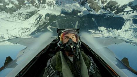 Tom Cruise on hävittäjälentäjä Pete ”Maverick” Mitchell.