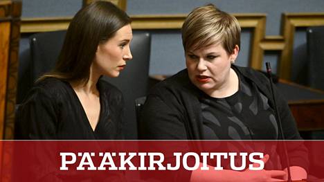 Puheväleissä yhä. Pääministeri Sanna Marin (sd) ja valtiovarainministeri Annika Saarikko (kesk) ministeriaitiossa hallituksen pelisääntökeskustelun jälkeen.