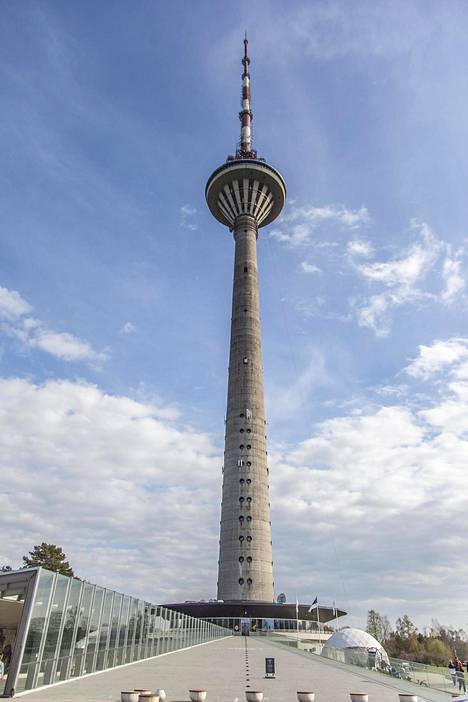 Televisiotorni eli Teletorni on 314 metriä korkea. Näköalatasanne on 170 metrin korkeudessa.