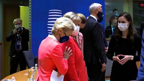 Pääministeri Sanna Marin joutuu muiden EU-huippukokoukseen osallistuneiden kanssa karanteeniin.