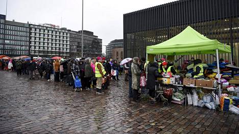Eläinsuojeluyhdistys Rekku Rescue järjesti sunnuntaina Lemmikkien leipäjono -tapahtuman Hakaniemen torilla Helsingissä.