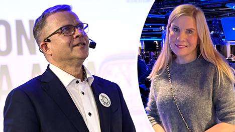 Niina Kanniainen-Orpo seurasi eturivistä miehensä Petteri Orpon puhetta kokoomuksen vaaliristeilyllä.