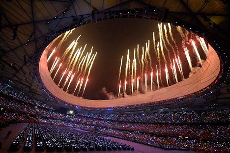 Pekingin olympialaiset alkoivat näyttävillä ilotulituksilla. Kisat ovat näytön paikka myös television teräväpiirtolähetyksille.