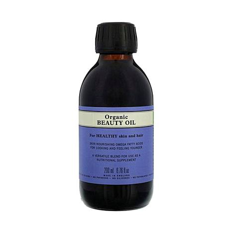 Neal’s Yard Remediesin Organic Beauty Oil -öljy lupaa hoitaa ihoa ja hiuksia sisäisesti nautittuna. Mukana on myös muun muassa pellavansiemen- ja avokadoöljyjä, 18 € / 200 ml.
