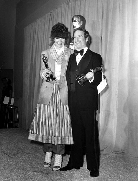 Diane Keaton (Annie Hall) ja Richard Dreyfuss (Rakkaus ei sula sateessa) ihastelivat Oscareitaan vuoden 1978 gaalassa. Keaton oli uskollinen omalle persoonalliselle tyylilleen.