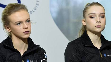 Emmi Peltonen (vas.) ja Viveca Lindfors olivat Suomen naisedustajat EM-kisoissa.