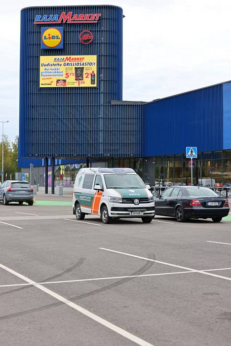 Vaalimaan rajanylityspaikan vieressä oleva Virolahden Rajamarket on venäläisten suosima ostospaikka. 