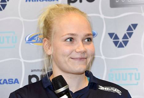 Eveliina Rautiainen lentopallon Mestaruusliigakauden 2018–2019 avaustilaisuudessa Espoossa.