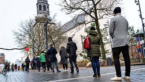 Ihmiset jonottivat koronatestiin Aalborgissa Tanskassa 21. joulukuuta. Viime päivinä Tanskassa on todettu ennätysmäärä uusia koronatartuntoja. 