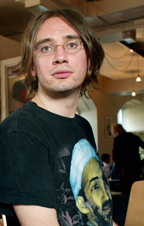 Toimittaja Ari Lahdenmäki kuvattuna vuonna 2004.