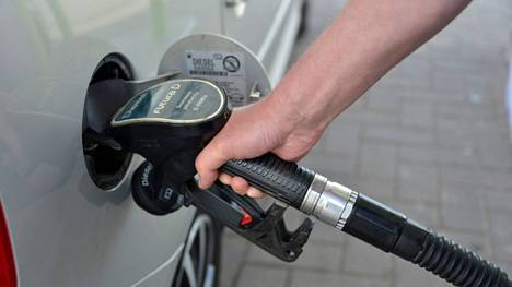 Dieselveroaloitteessa vaaditaan dieselin alemman polttoaineverokannan korvaamista muun muassa uudella biojakeluvelvoitetuella.