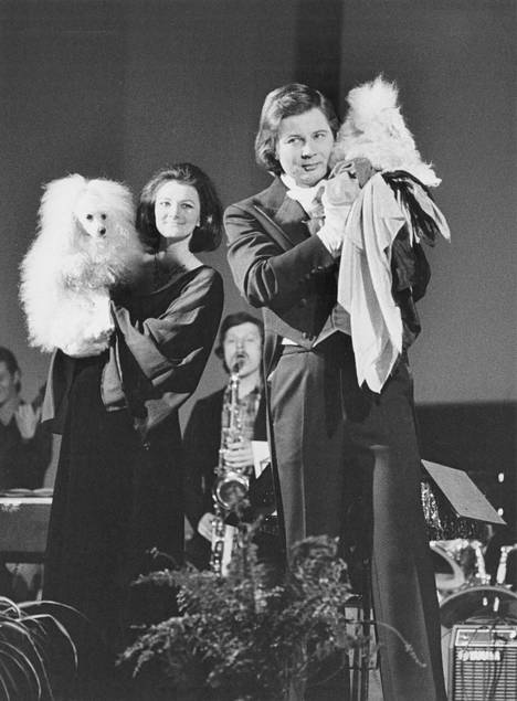 Jorma Airaksinen esiintymässä Tampereella 1978.