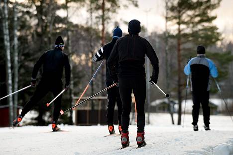 Suomen Ladun julkaiseman Latuetiketin mukaan jokainen saa hiihtää omalla tyylillään ja vauhdillaan.