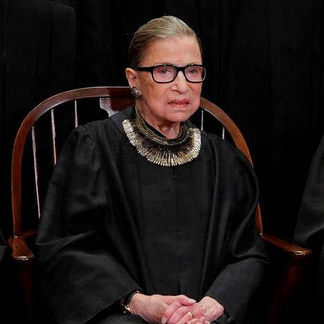 Liberaalin tuomarin Ruth Bader Ginsburgin, 87, kuolema syyskuussa 2020 tarjosi Donald Trumpille mahdollisuuden kolmanteen nimitykseen.