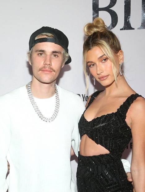 Justin ja Hailey Bieber menivät naimisiin vuonna 2018. Heidän suhteensa on herättänyt voimakasta kritiikkiä. Kuva vuodelta 2020.