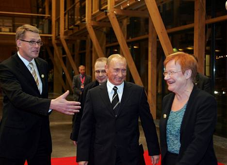 Tarja Halonen sanoi Suomen Kuvalehdelle 2011, että he ovat Vladimir Putinin kanssa ystäviä. 