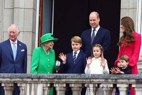 Harry ja Meghan eivät osallistuneet virallisiin edustustilaisuuksiin muun kuninkaallisen perheen kanssa, vaan he pysyttelivät pääosin piilossa katseilta.