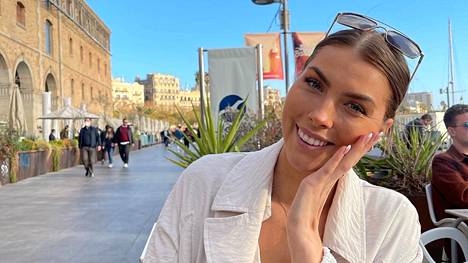 Sosiaalisen median vaikuttaja Linda Ekroth, 24, alkoi elää enemmän itseään varten ja päätti muuttaa ulkomaille. Barcelona on osoittautunut unelmien kaupungiksi, mutta muutos ei ole ollut täysin kivuton.