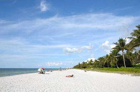 Floridassa Naples tunnetaan pitkistä hiekkarannoistaan ja golfkentistä.