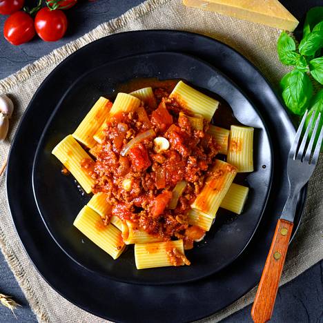 Rigatoni-pastaa syödään tänään yhteisestä sopimuksesta ympäri maailmaa –  kaikki alkoi yli vuosi sitten - Ajankohtaista - Ilta-Sanomat