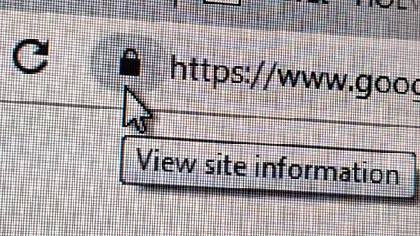 Luotettavan verkkosivun yksi merkki on salattu tietoliikenne, joka näkyy lukkona verkko-osoitteen vieressä. Tämä ei kuitenkaan riitä yksin tekemään verkkosivusta luotettavaa.