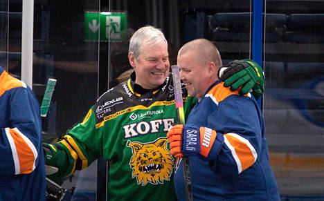 Jukka Tammi ja Timo Jutila halailivat iloisissa tunnelmissa.