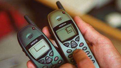 Alkuperäinen matopeli kahdessa Nokian klassikkopuhelimessa.