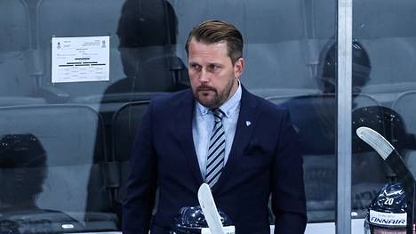 Antti Pennanen valmensi Nuoret Leijonat MM-hopealle elokuussa Edmontonissa.