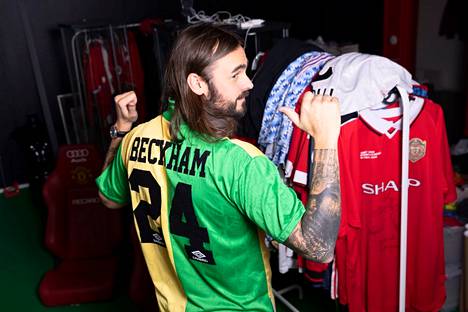 Jere Virtasen ManU-fanitus alkoi David Beckhamin paidasta. Myöhemmin keskikenttäpelaajan paitoja on kertynyt muutama lisää.