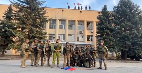 Ukrainan sotilaita Lymanissa. Ukrainan armeijan 1.10. julkaisema kuva.