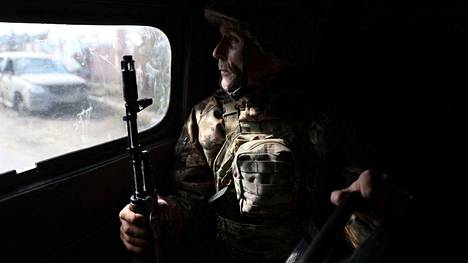 Ukrainalainen sotilas Bahmutissa 3. maaliskuuta.