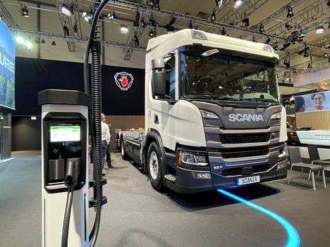 Scaniankin sähkökuorma-autoihin on mallista riippuen saatavana jo valtavia, jopa 624 kWh:n ajoakkuja. Kyseinen kapasiteetti tarkoittaa 40 tonnin kuorma-autolle jopa 350 km:n toimintasädettä ilman polttokennoa.