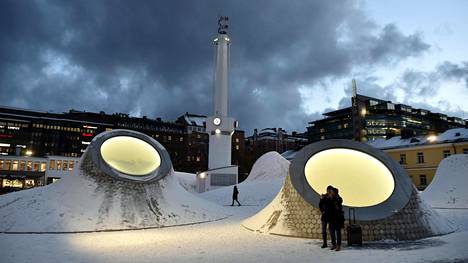 Amos Rex -taidemuseo lumisateen jäljiltä Lasipalatsin aukiolla Helsingissä 30. lokakuuta 2018.