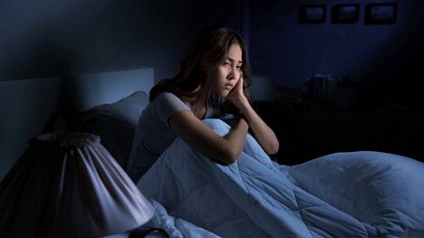 On tyypillistä, että ahdistuneisuushäiriöstä kärsivällä on samaan aikaan vaikeuksia nukkumisessa.