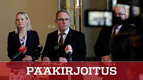 Perussuomalaisten puheenjohtaja Riikka Purra, eduskuntaryhmän johtaja Jani Mäkelä ja puoluesihteeri Harri Vuorenpää esiintyivät medialle torstaina.