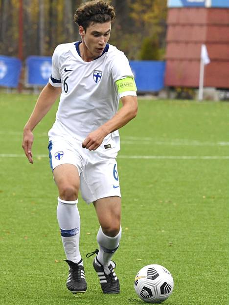 Daniel Armstrong pelasi lokakuussa Suomen alle 17-vuotiaiden maajoukkueen kapteenina Gibraltaria vastaan.