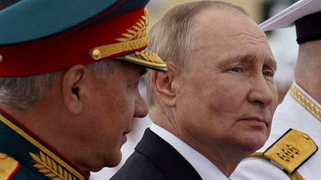 Venäjän presidentti Vladimir Putin (oik.) määräsi osittaisen liikekannallepanon.