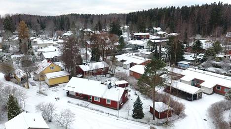 Sp-Kodin mukaan vanhojen omakotitalojen kauppamäärä laski Suomessa viime vuonna eniten kaikista asuntotyypeistä. 